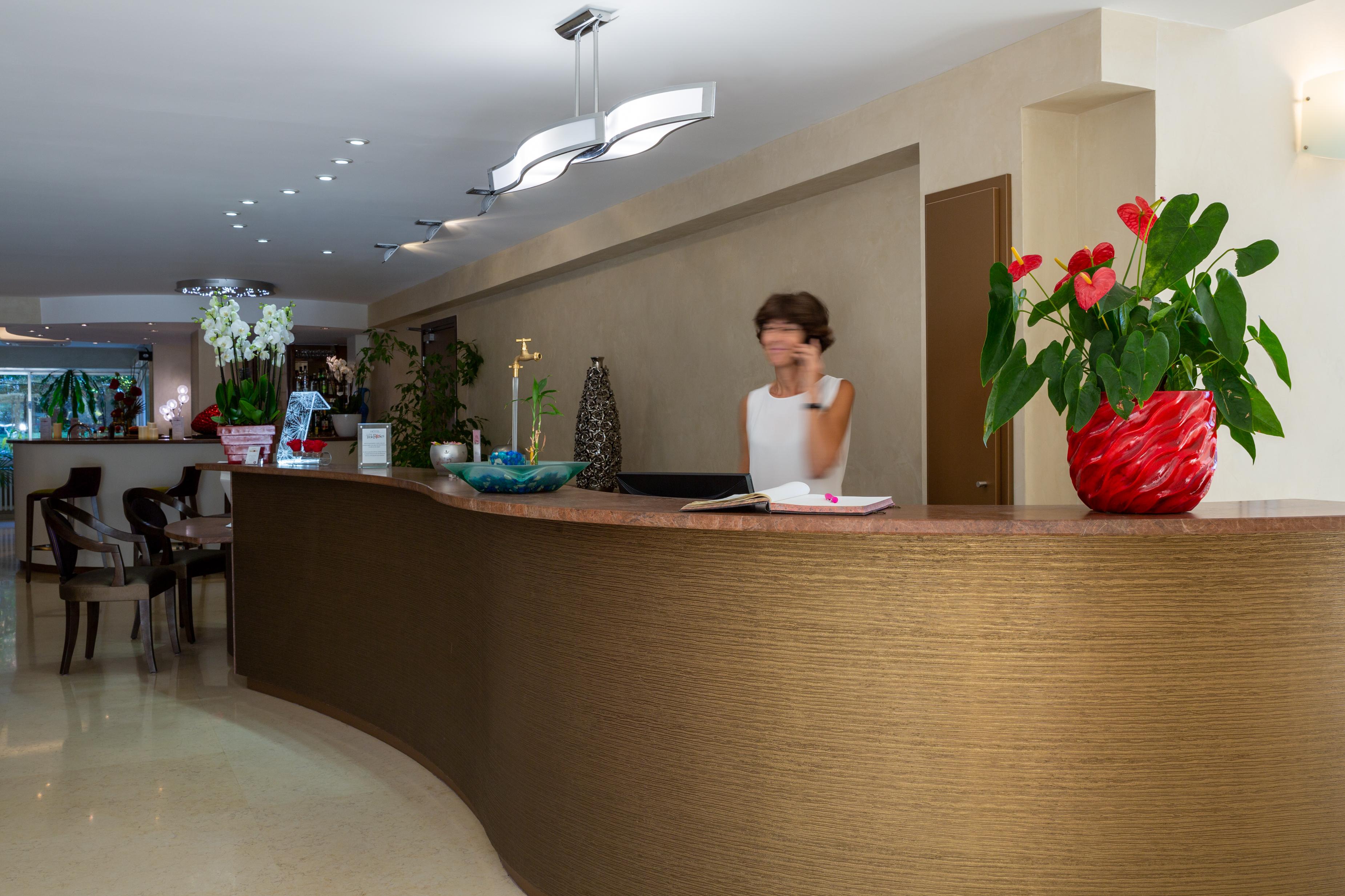 Hotel Les Trois Roses, Meylan Grenoble The Originals Boutique ภายนอก รูปภาพ