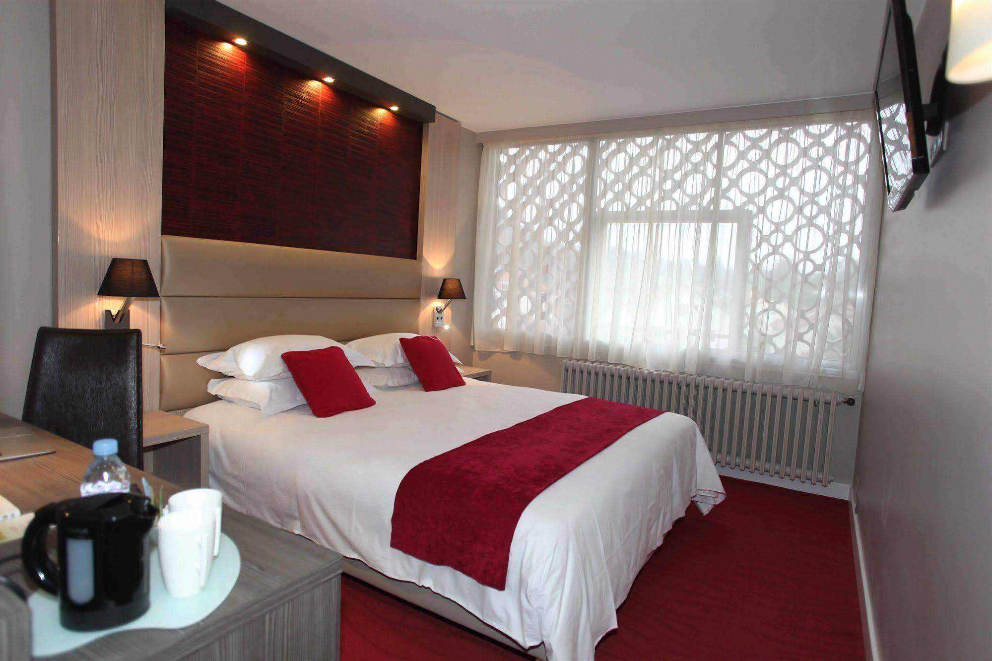 Hotel Les Trois Roses, Meylan Grenoble The Originals Boutique ภายนอก รูปภาพ