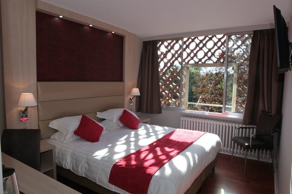 Hotel Les Trois Roses, Meylan Grenoble The Originals Boutique ภายนอก รูปภาพ